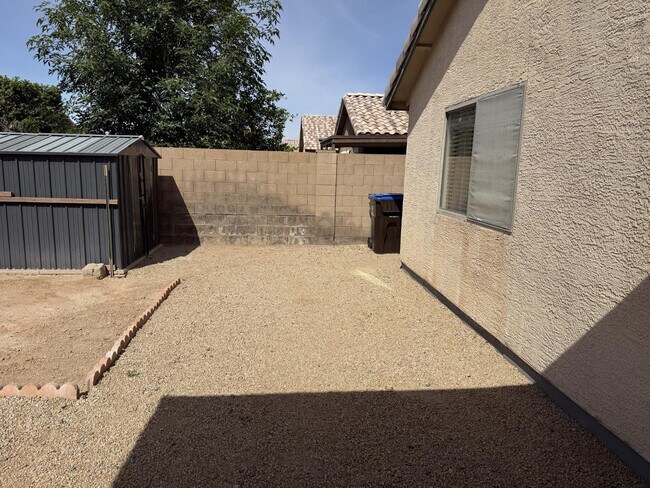 Building Photo - 8563 W Mission Ln