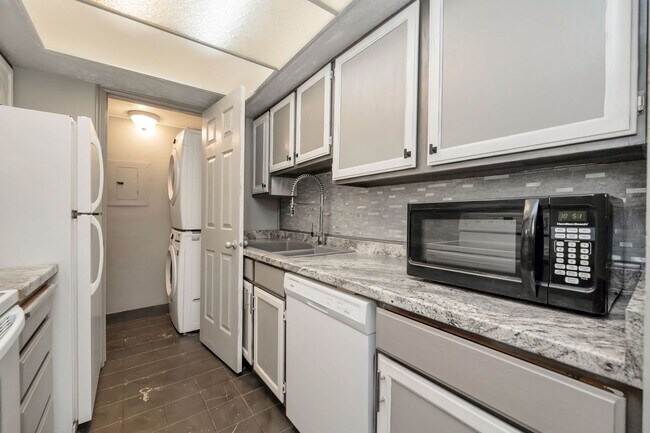 Building Photo - 9118 S Scirlein Dr