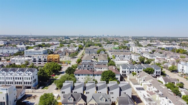 Building Photo - 5638 Dolores St