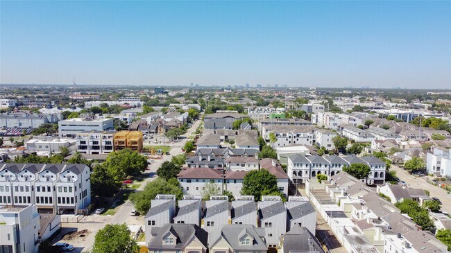 Building Photo - 5640 Dolores St