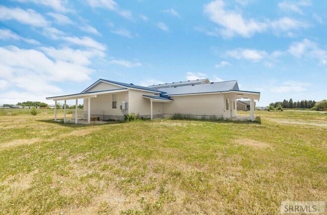 Building Photo - Stunning St. Anthoney Home: Recently Remod...