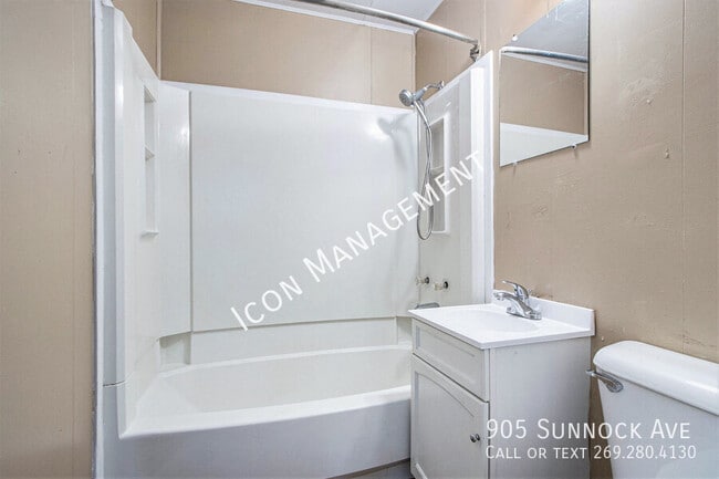 Building Photo - 905 Sunnock Ave