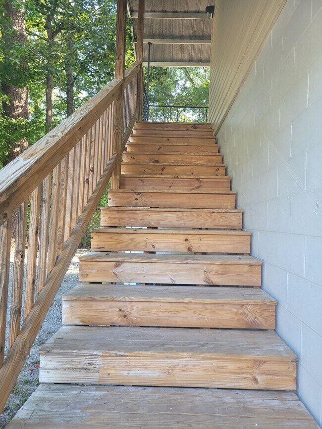 Building Photo - FIRST MONTH FREE! 1 Bedroom 1 Bathroom Apartment near Hamilton Place!