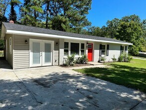 Building Photo - Charming 3 Bed 1 Bath minutes from Downtow...