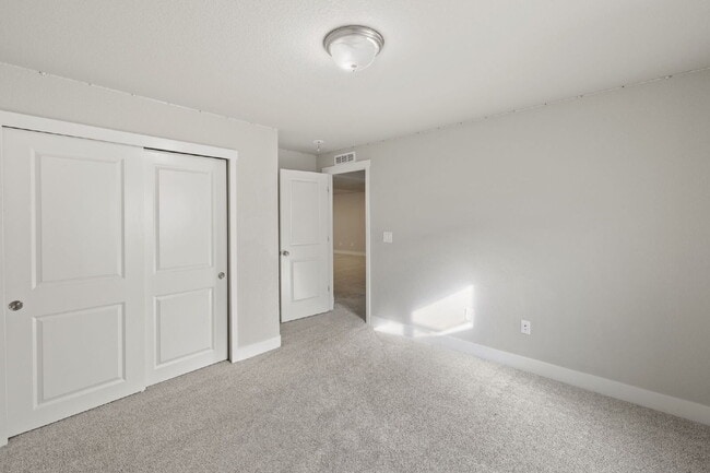 Building Photo - Stylish 5-Bedroom Rancher with Finished Basement, Upgrades & Private Backyard—Centrally Located t...
