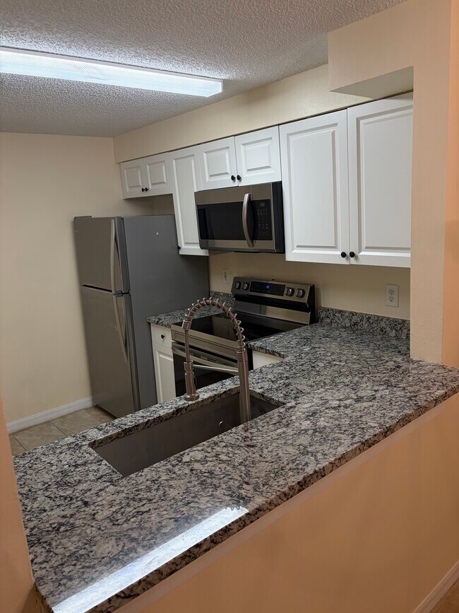 Building Photo - Palm Villa Condominium