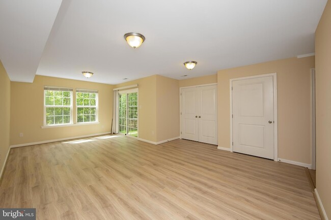Building Photo - 421 Dogwood Dr