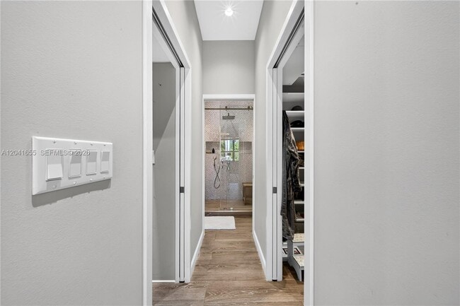 Building Photo - 460 W Dilido Dr