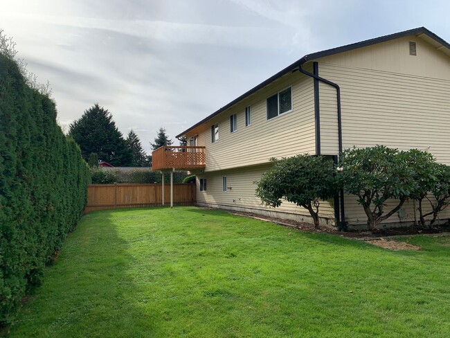 Building Photo - 3 Bedroom 2.5 Bath Lynnwood/Bothell Home N...