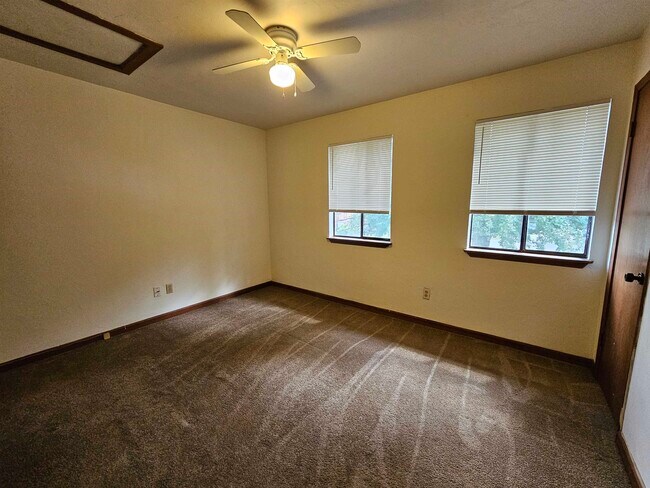 Building Photo - 196 Locke St