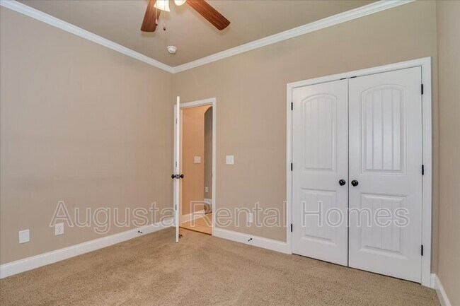 Building Photo - 3814 Berkshire Way