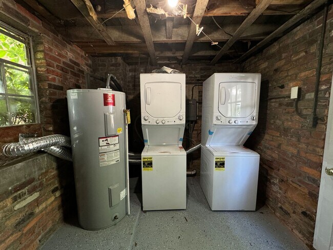 Building Photo - ? New Price Reduction! 2BR Norfolk Home – ...