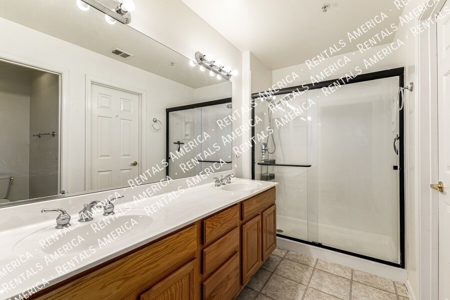 Building Photo - 7550 E Earll Dr