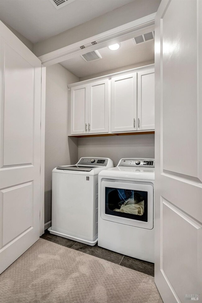 Building Photo - 327 Pear Tree Ln