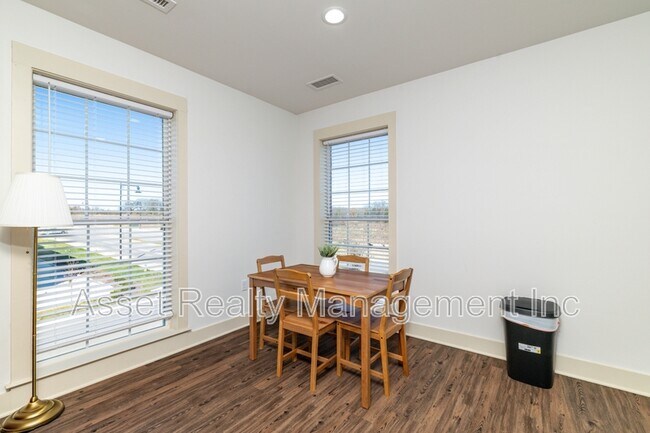 Building Photo - 1110 Franck St