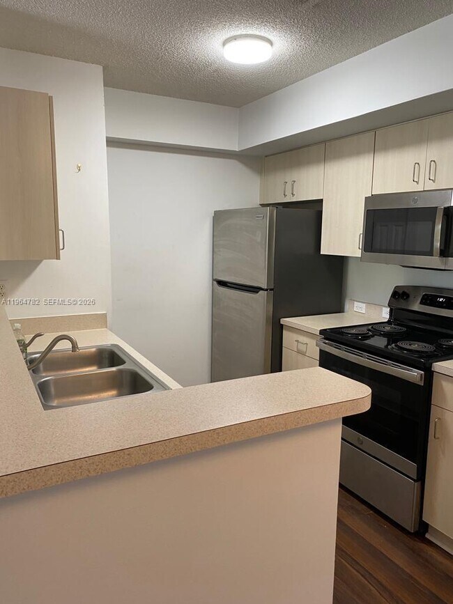 Building Photo - 631 SW 111th Ln