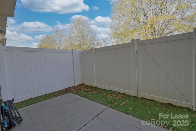 Building Photo - 808 Renee Ave