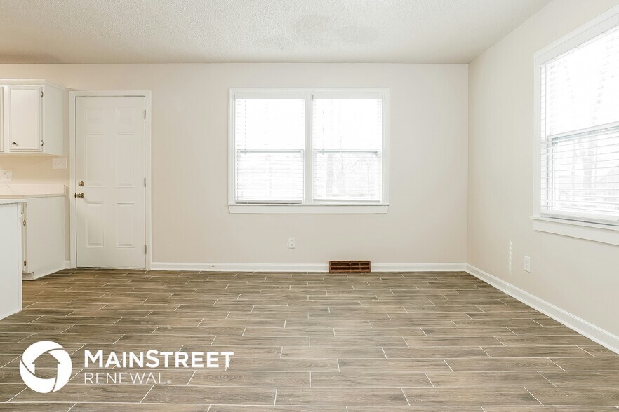 Building Photo - 160 Oak Forest Dr