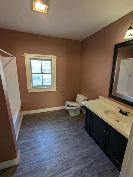 Building Photo - 510 E Cedar St