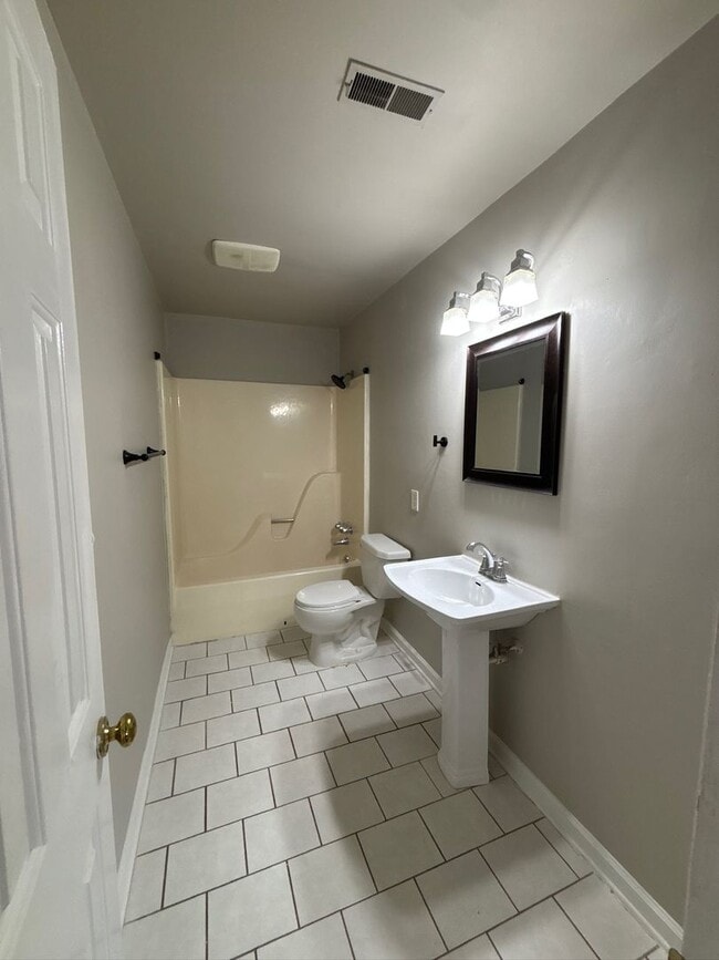 Building Photo - Townhome for Rent