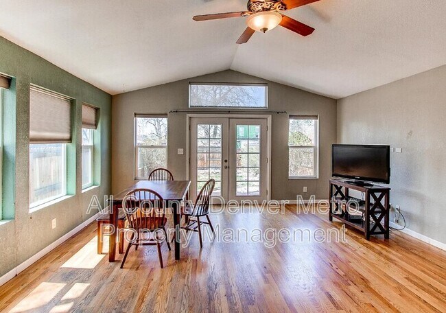 Building Photo - 849 Lipan St