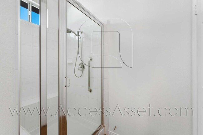 Building Photo - Huge 5 Bed/ 3.5 Bath Home In Desirable Gated Rancho Madera community In Temecula!