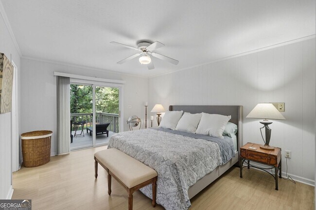 Building Photo - Luxury Lakefront Retreat – Fully Furnished...