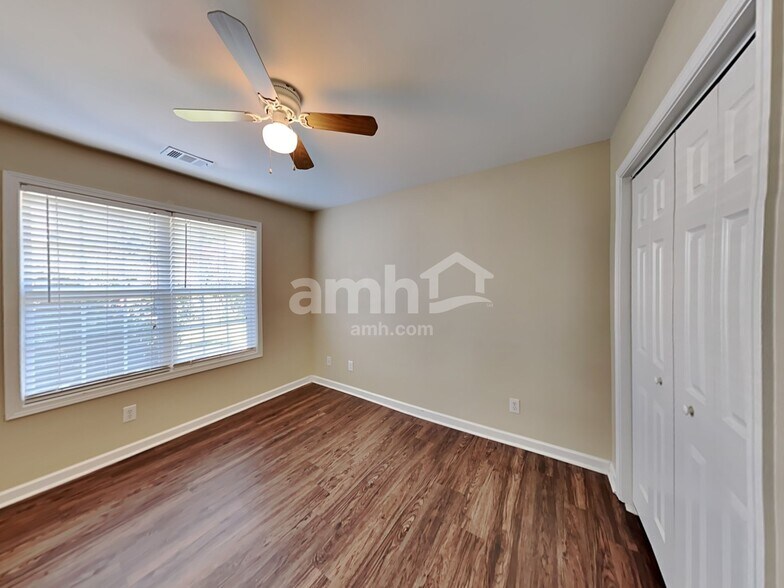 Building Photo - 111 Lexington Parke Dr