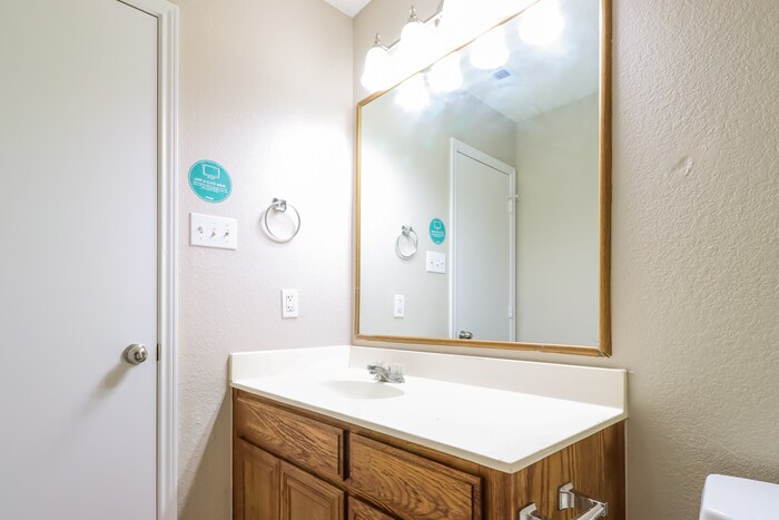 Building Photo - 404 Ridge Dr