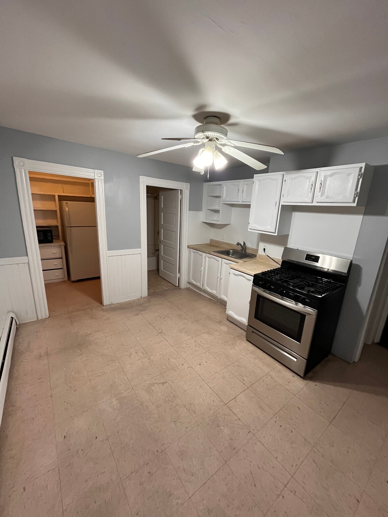 Kitchen (before new granite tops) - 13 Forest Ave