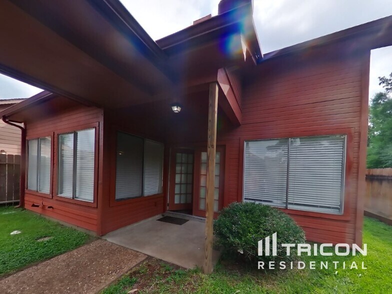 Building Photo - 6629 Queensclub Dr