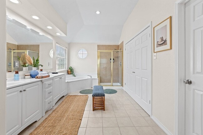 Building Photo - 2717 Orchid Dr