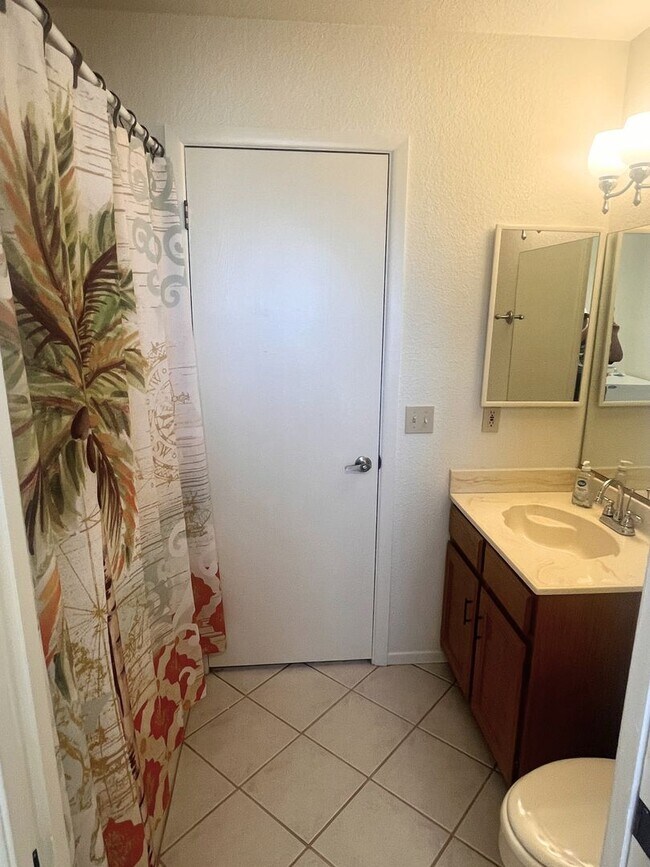 Building Photo - Lake views, lake views, lake views! Longte...