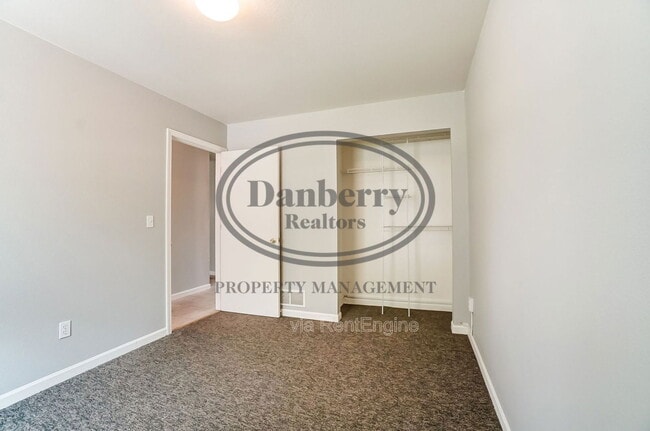 Building Photo - 3704 Willow Run Dr