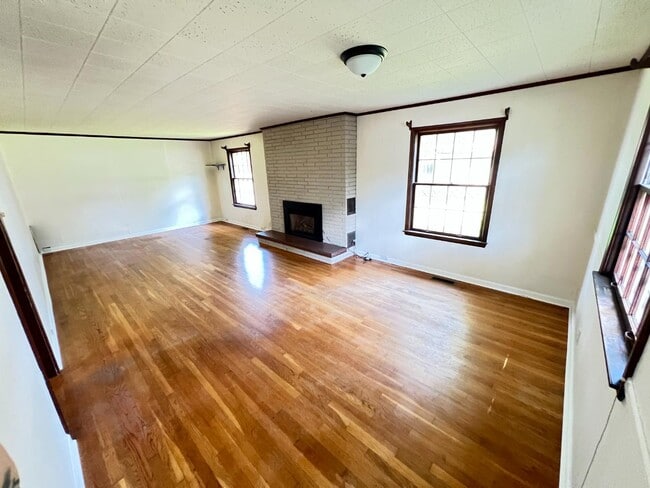 Building Photo - 15 Mann Ct
