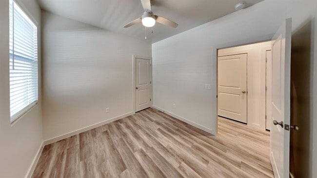 Building Photo - 3801 N Divis Ave