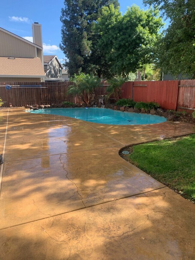 Building Photo - 5828 Laguna Vale Way