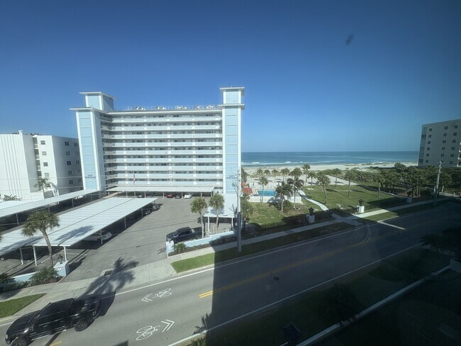 Building Photo - 500 The Esplanade N