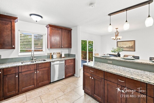 Building Photo - 1239 Suncrest Way