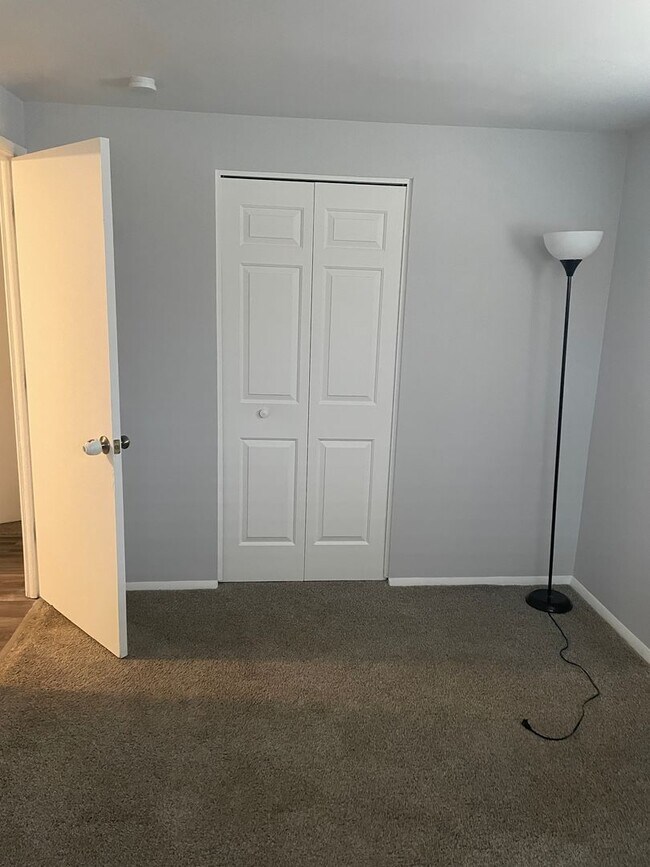 Building Photo - Updated 3 bed/2 bath in Huber Heights