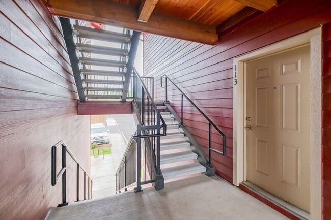 Building Photo - 13001 S Crompton Lane