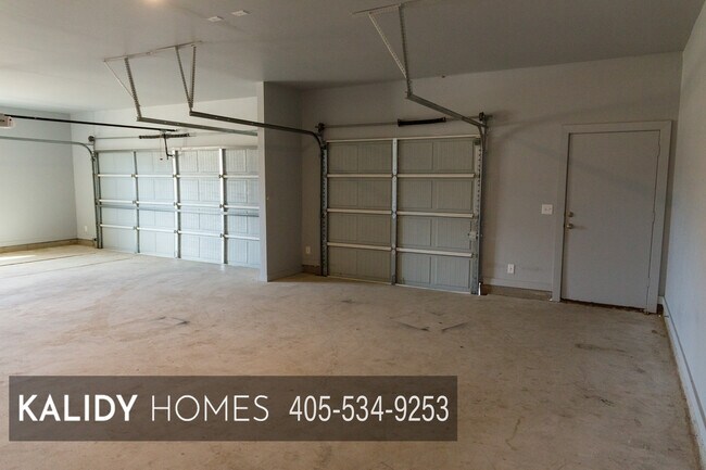 Building Photo - 306 Kirks Holw