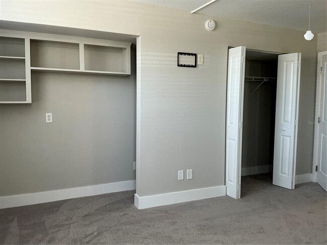 Building Photo - 7645 Sun Island Dr S