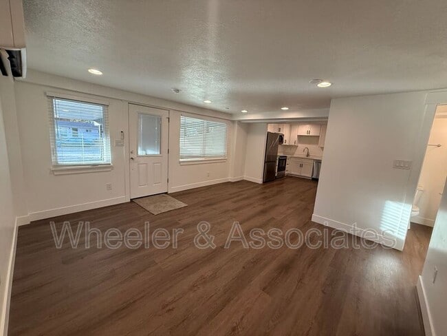 Building Photo - 3718-3718 Brinker Ave