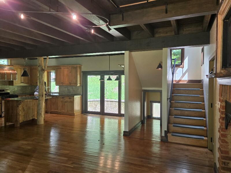 Building Photo - 33 Hoyt Rd