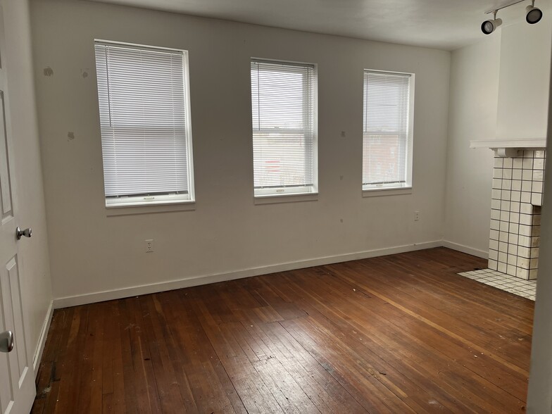 Master Bedroom - 2334 E Carson St
