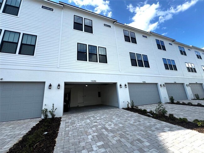 Building Photo - 15250 Groveside Rd