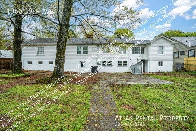 Building Photo - 1360 39th Ave E