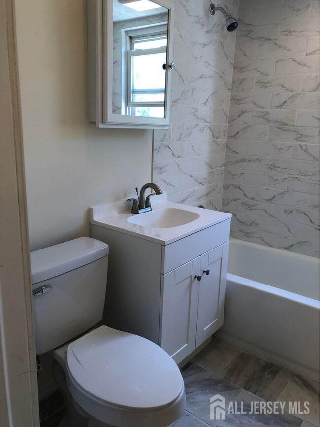 Building Photo - 148 Main St