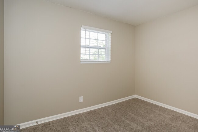 Building Photo - 15 Pine Valley Dr